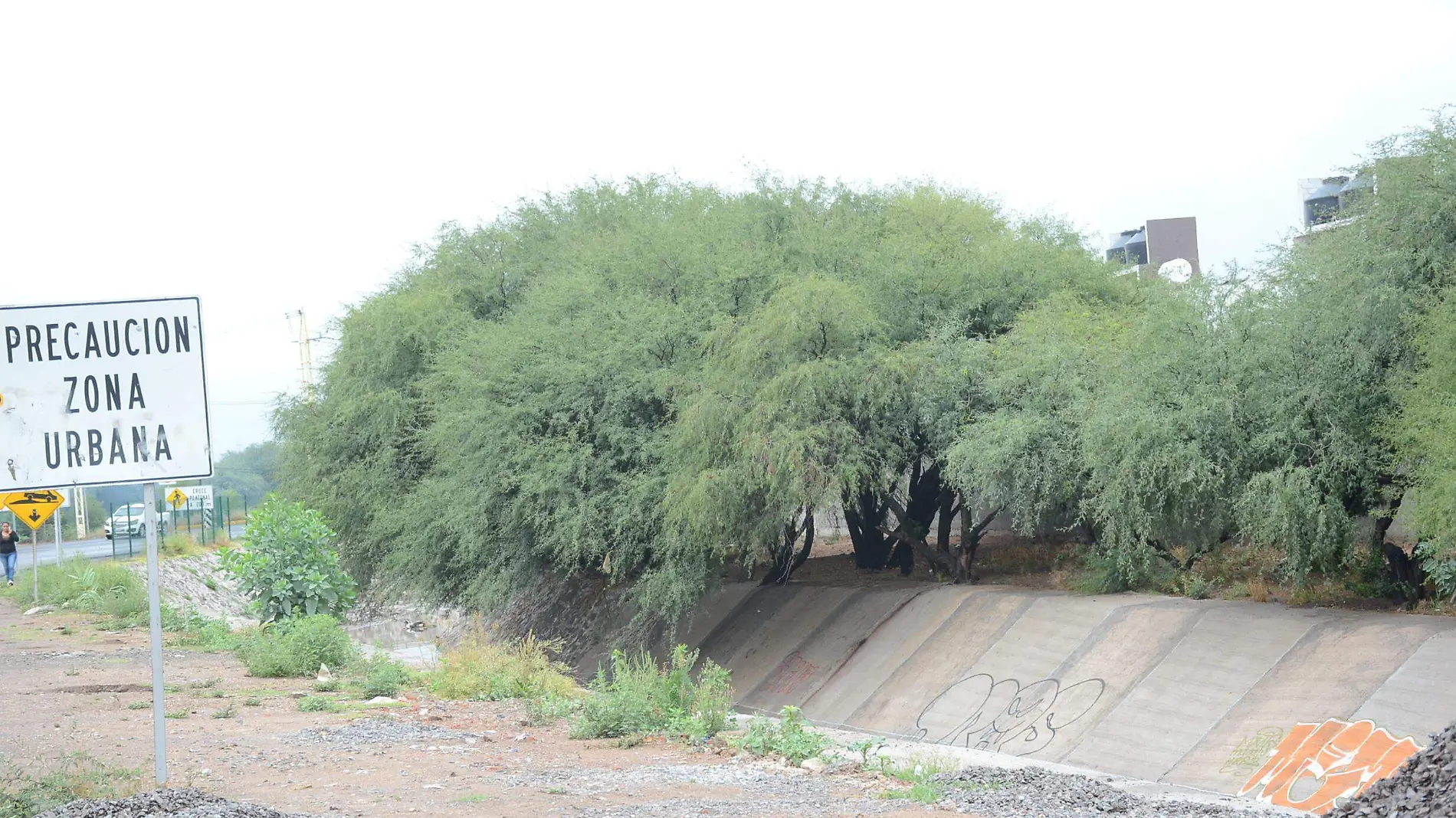 Los habitantes de Vistha requieren que se conecte un dren pluvial al que se encuentra cercano al fraccionamiento privado para captar mayor agua y evitar inundaciones.